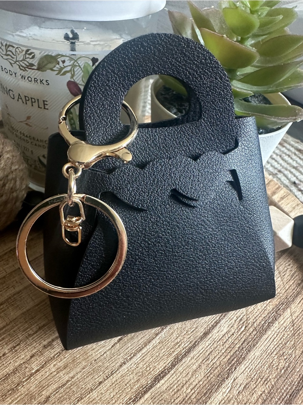 Black Mini Faux Leather Heart Scalloped Accent Purse Keychain NWT
